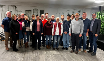 Anwesende Kandidatinnen und Kandidaten bei der Aufstellungsversammlung. Versammlungsleiter Bgm. Alexander Knahn