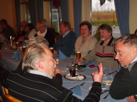 Besuch bei den Freunden der SPD Leer Ostfriesland März 2013 gemütliches Essen nach dem boßeln